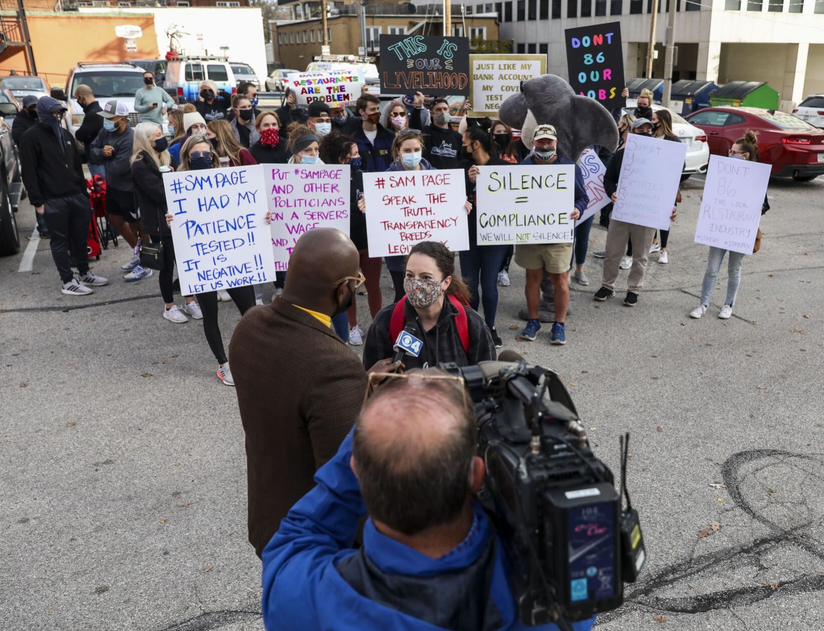Restaurant workers protest shutdown